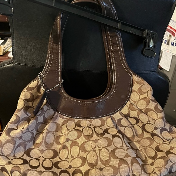 Coach shoulder purse - Picture 2 of 6